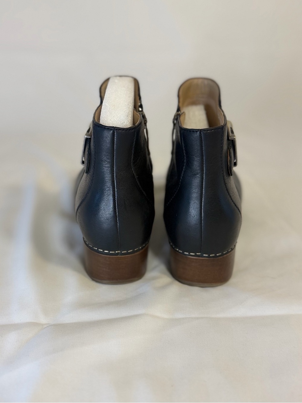 Dansko Brennan Black Leather Comfort Buckle Boots, size 39. Small scuff. - Picture 4 of 8